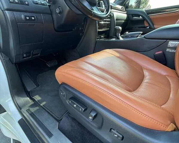 Лексус ЛХ, объемом двигателя 4.46 л и пробегом 54 тыс. км за 74654 $, фото 24 на Automoto.ua