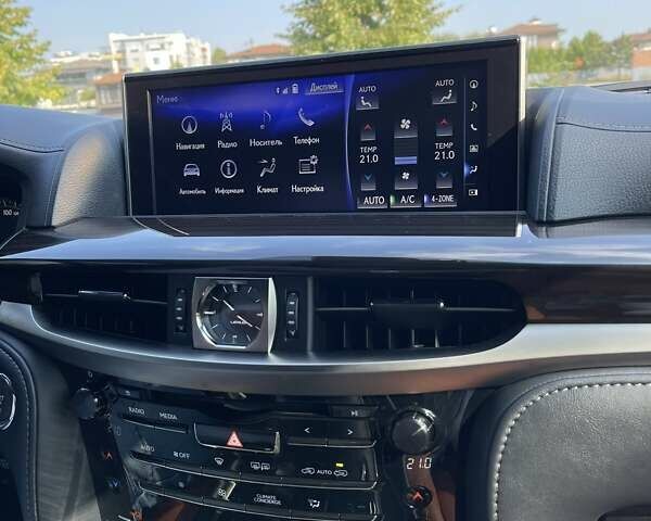 Лексус ЛХ, объемом двигателя 4.46 л и пробегом 54 тыс. км за 74654 $, фото 20 на Automoto.ua