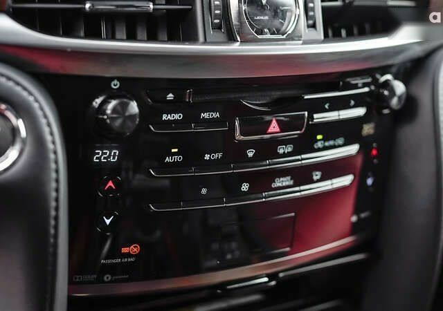 Лексус ЛХ, об'ємом двигуна 4.5 л та пробігом 68 тис. км за 72011 $, фото 29 на Automoto.ua