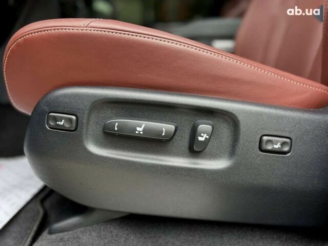 Лексус ЛХ, объемом двигателя 5.7 л и пробегом 27 тыс. км за 95000 $, фото 25 на Automoto.ua