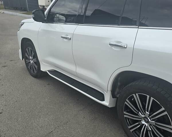 Лексус ЛХ, об'ємом двигуна 5.7 л та пробігом 190 тис. км за 61000 $, фото 6 на Automoto.ua