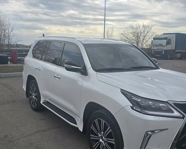 Лексус ЛХ, об'ємом двигуна 5.7 л та пробігом 190 тис. км за 61000 $, фото 2 на Automoto.ua