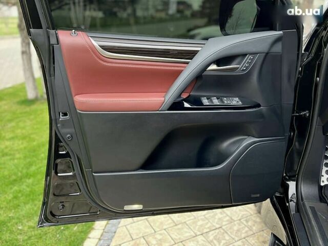 Лексус ЛХ, объемом двигателя 5.7 л и пробегом 27 тыс. км за 95000 $, фото 21 на Automoto.ua