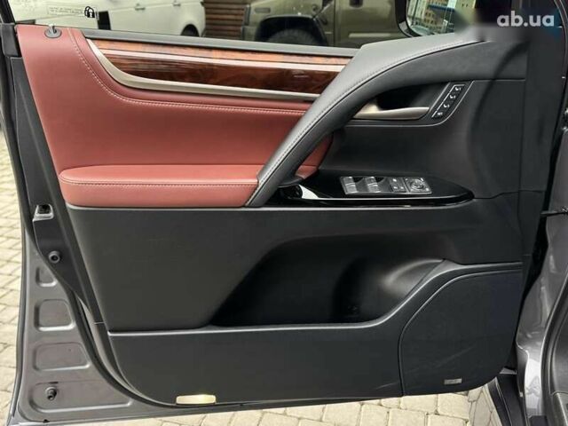 Лексус ЛХ, объемом двигателя 0 л и пробегом 88 тыс. км за 85000 $, фото 16 на Automoto.ua