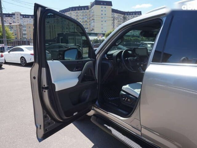 Лексус ЛХ, объемом двигателя 3.4 л и пробегом 8 тыс. км за 125000 $, фото 17 на Automoto.ua