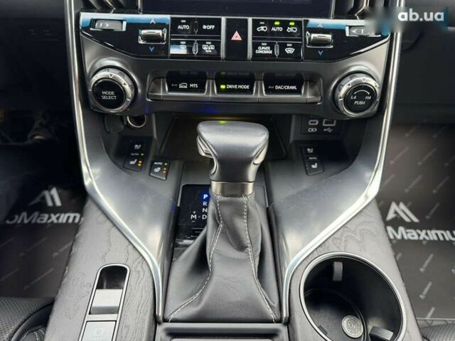 Лексус ЛХ, объемом двигателя 3.4 л и пробегом 47 тыс. км за 111111 $, фото 20 на Automoto.ua