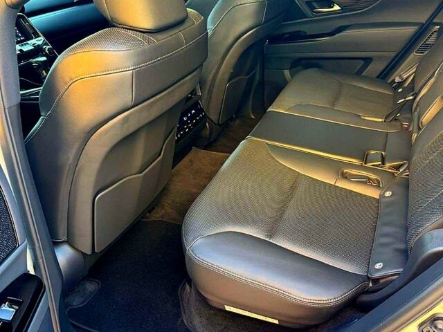 Лексус ЛХ, объемом двигателя 33 л и пробегом 7 тыс. км за 122800 $, фото 5 на Automoto.ua