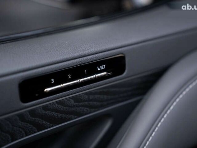 Лексус ЛХ, объемом двигателя 3.4 л и пробегом 70 тыс. км за 119000 $, фото 16 на Automoto.ua