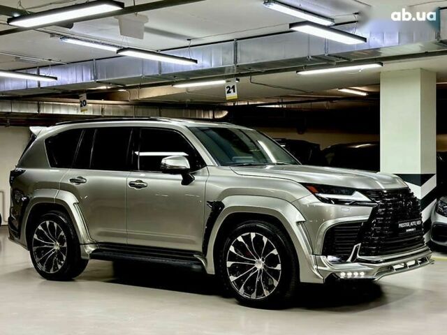 Лексус ЛХ, объемом двигателя 3.5 л и пробегом 95 тыс. км за 128000 $, фото 10 на Automoto.ua