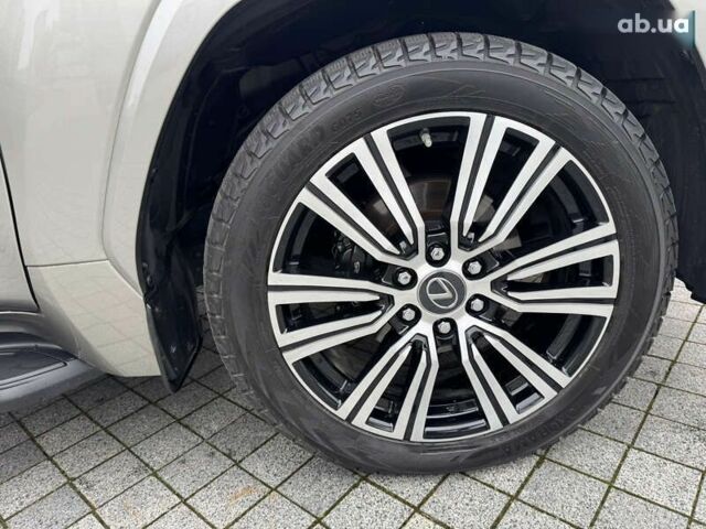 Лексус ЛХ, объемом двигателя 3.4 л и пробегом 47 тыс. км за 111111 $, фото 10 на Automoto.ua