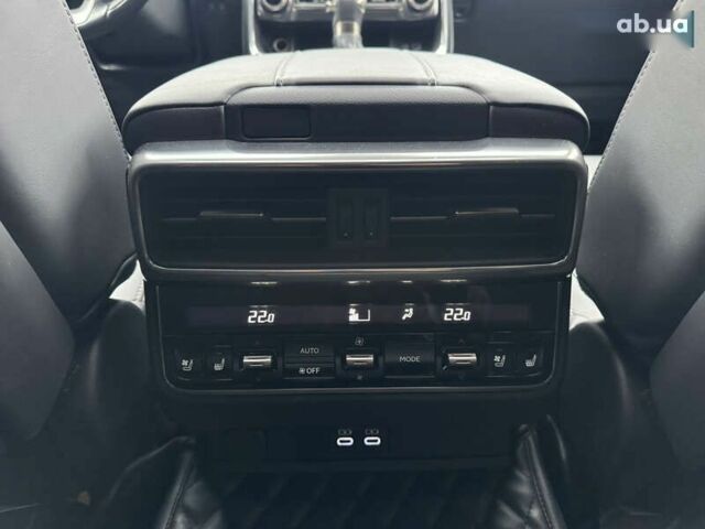 Лексус ЛХ, объемом двигателя 3.4 л и пробегом 47 тыс. км за 111111 $, фото 26 на Automoto.ua