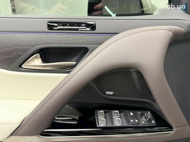 Лексус ЛХ, объемом двигателя 3.4 л и пробегом 9 тыс. км за 125990 $, фото 18 на Automoto.ua