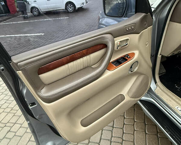 Серый Лексус ЛХ, объемом двигателя 4.67 л и пробегом 250 тыс. км за 12900 $, фото 9 на Automoto.ua