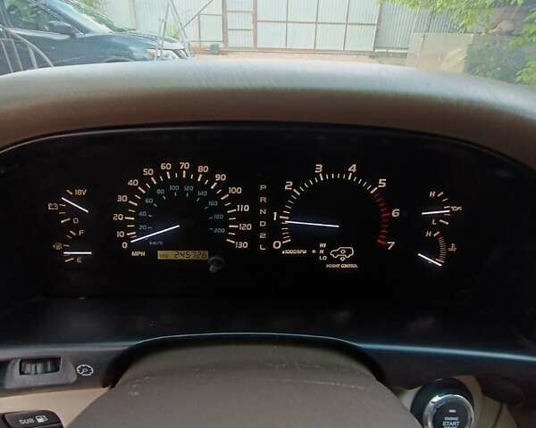 Сірий Лексус ЛХ, об'ємом двигуна 4.66 л та пробігом 245 тис. км за 13000 $, фото 12 на Automoto.ua
