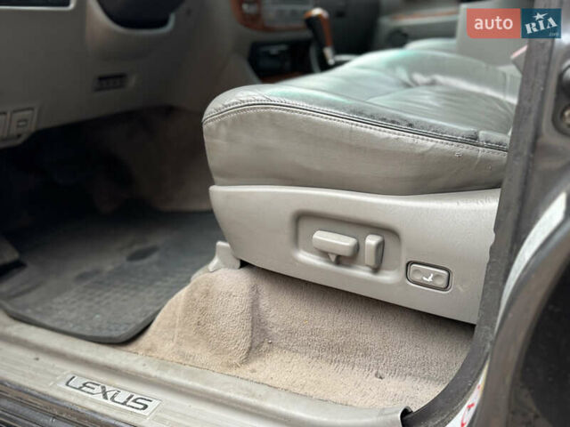 Сірий Лексус ЛХ, об'ємом двигуна 4.66 л та пробігом 220 тис. км за 11000 $, фото 25 на Automoto.ua