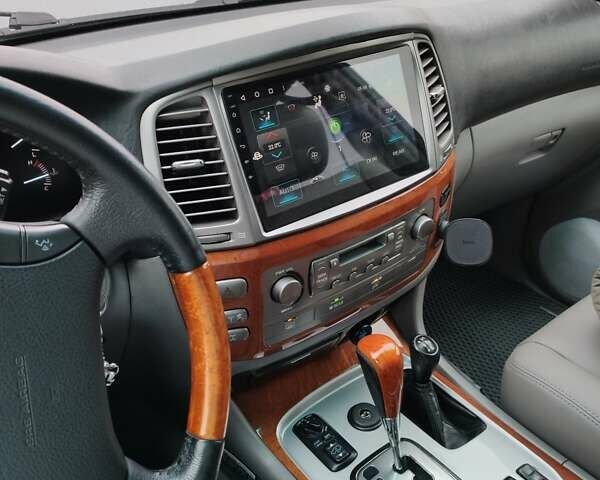 Лексус ЛХ 2005 в Львове на Automoto.ua Серый Лексус ЛХ, объемом двигателя 4.66 л и пробегом 445 тыс. км за 19900 $, фото 4 на Automoto.ua