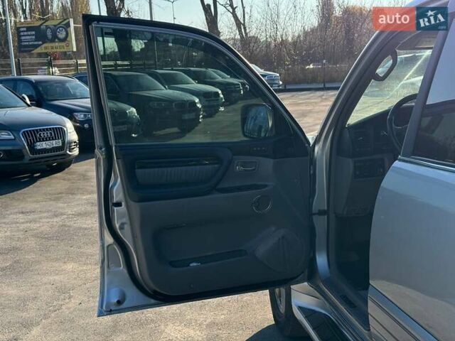 Сірий Лексус ЛХ, об'ємом двигуна 4.66 л та пробігом 227 тис. км за 15200 $, фото 19 на Automoto.ua