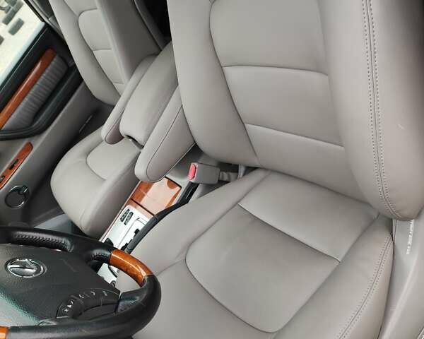 Лексус ЛХ 2005 в Львове на Automoto.ua Серый Лексус ЛХ, объемом двигателя 4.66 л и пробегом 445 тыс. км за 19900 $, фото 36 на Automoto.ua