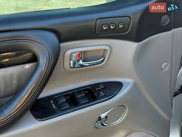 Сірий Лексус ЛХ, об'ємом двигуна 4.66 л та пробігом 227 тис. км за 15200 $, фото 18 на Automoto.ua