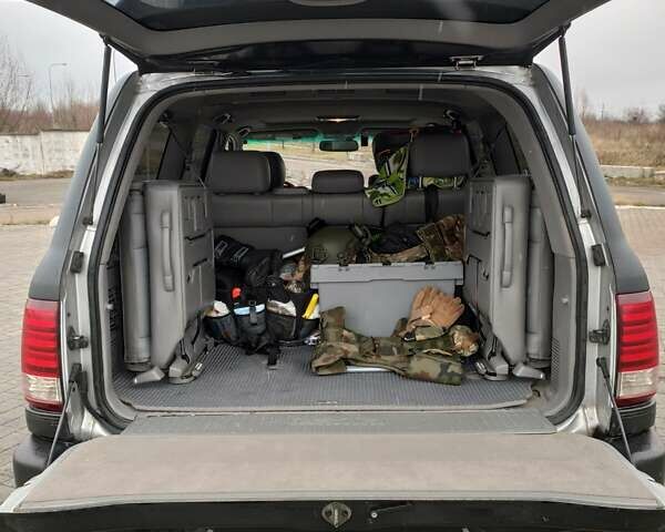 Лексус ЛХ 2005 в Львове на Automoto.ua Серый Лексус ЛХ, объемом двигателя 4.66 л и пробегом 445 тыс. км за 19900 $, фото 37 на Automoto.ua