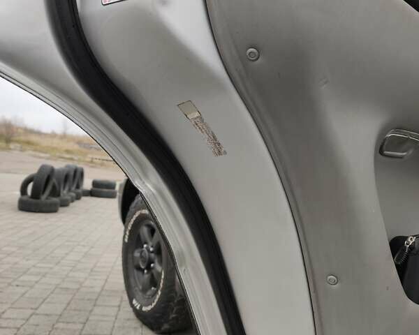 Лексус ЛХ 2005 в Львове на Automoto.ua Серый Лексус ЛХ, объемом двигателя 4.66 л и пробегом 445 тыс. км за 19900 $, фото 26 на Automoto.ua