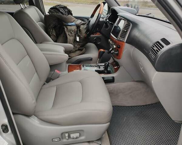 Лексус ЛХ 2005 в Львове на Automoto.ua Серый Лексус ЛХ, объемом двигателя 4.66 л и пробегом 445 тыс. км за 19900 $, фото 34 на Automoto.ua
