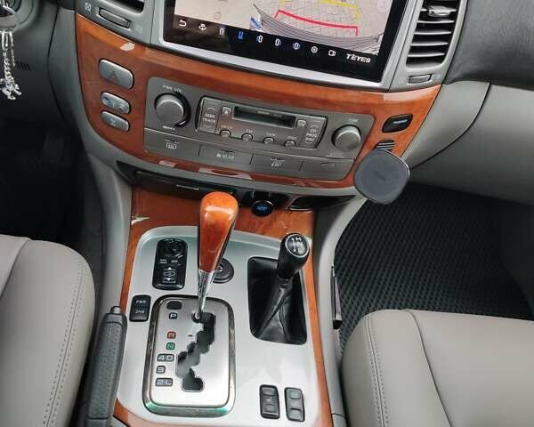 Лексус ЛХ 2005 в Львове на Automoto.ua Серый Лексус ЛХ, объемом двигателя 4.66 л и пробегом 445 тыс. км за 19900 $, фото 23 на Automoto.ua