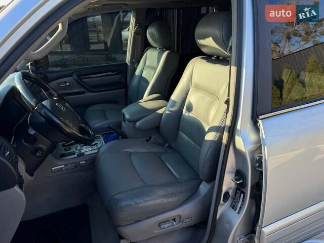 Сірий Лексус ЛХ, об'ємом двигуна 4.66 л та пробігом 227 тис. км за 15200 $, фото 21 на Automoto.ua