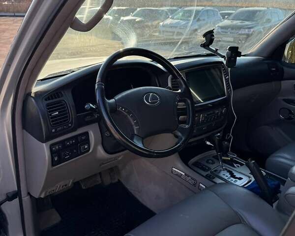 Сірий Лексус ЛХ, об'ємом двигуна 4.66 л та пробігом 227 тис. км за 15200 $, фото 22 на Automoto.ua