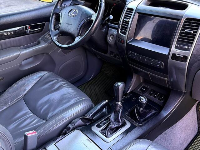 Серый Лексус ЛХ, объемом двигателя 4.7 л и пробегом 217 тыс. км за 14200 $, фото 11 на Automoto.ua