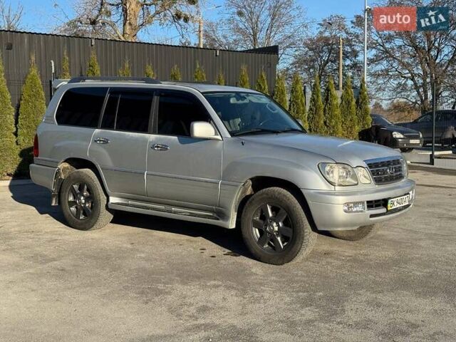Сірий Лексус ЛХ, об'ємом двигуна 4.66 л та пробігом 227 тис. км за 15200 $, фото 2 на Automoto.ua