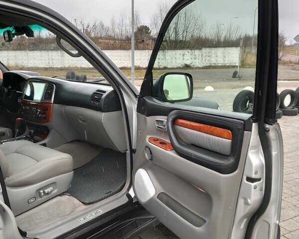 Лексус ЛХ 2005 в Львове на Automoto.ua Серый Лексус ЛХ, объемом двигателя 4.66 л и пробегом 445 тыс. км за 19900 $, фото 33 на Automoto.ua