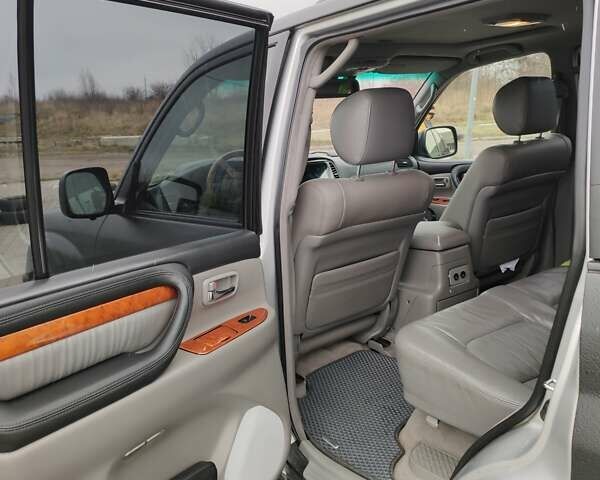 Лексус ЛХ 2005 в Львове на Automoto.ua Серый Лексус ЛХ, объемом двигателя 4.66 л и пробегом 445 тыс. км за 19900 $, фото 27 на Automoto.ua