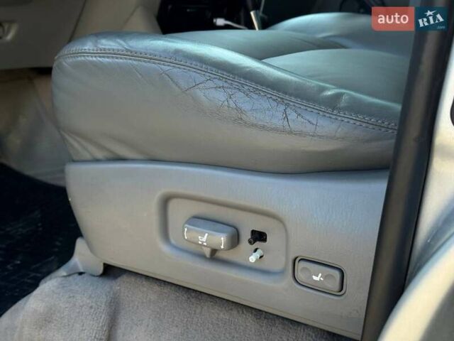 Сірий Лексус ЛХ, об'ємом двигуна 4.66 л та пробігом 227 тис. км за 15200 $, фото 24 на Automoto.ua