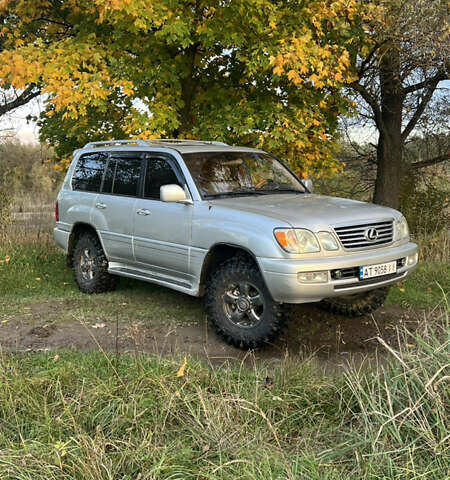 Серый Лексус ЛХ, объемом двигателя 4.7 л и пробегом 250 тыс. км за 17000 $, фото 1 на Automoto.ua