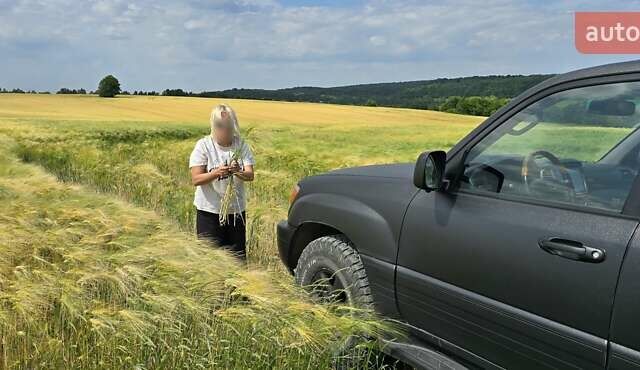 Лексус ЛХ 2005 в Львове на Automoto.ua Серый Лексус ЛХ, объемом двигателя 4.66 л и пробегом 445 тыс. км за 19900 $, фото 48 на Automoto.ua