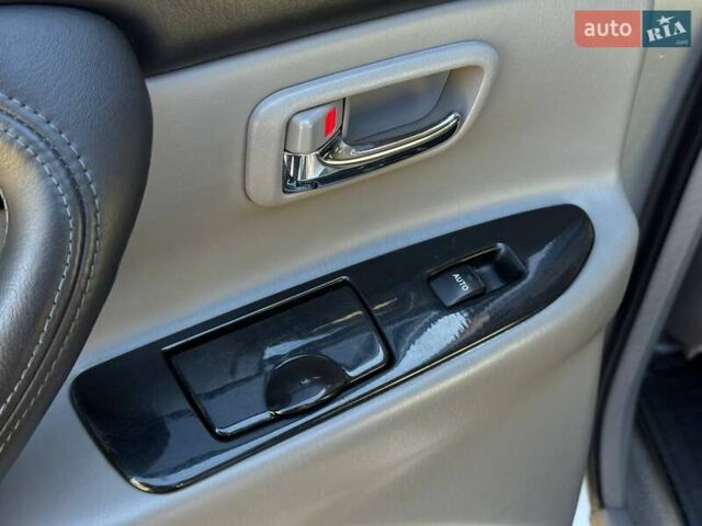 Сірий Лексус ЛХ, об'ємом двигуна 4.66 л та пробігом 227 тис. км за 15200 $, фото 27 на Automoto.ua