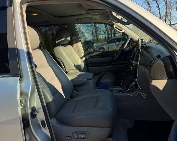 Сірий Лексус ЛХ, об'ємом двигуна 4.66 л та пробігом 227 тис. км за 15200 $, фото 44 на Automoto.ua