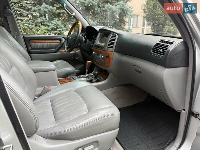 Серый Лексус ЛХ, объемом двигателя 4.7 л и пробегом 306 тыс. км за 14500 $, фото 12 на Automoto.ua