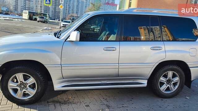 Серый Лексус ЛХ, объемом двигателя 4.67 л и пробегом 258 тыс. км за 19000 $, фото 2 на Automoto.ua