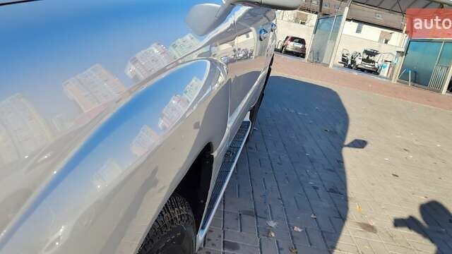 Серый Лексус ЛХ, объемом двигателя 4.67 л и пробегом 258 тыс. км за 19000 $, фото 1 на Automoto.ua