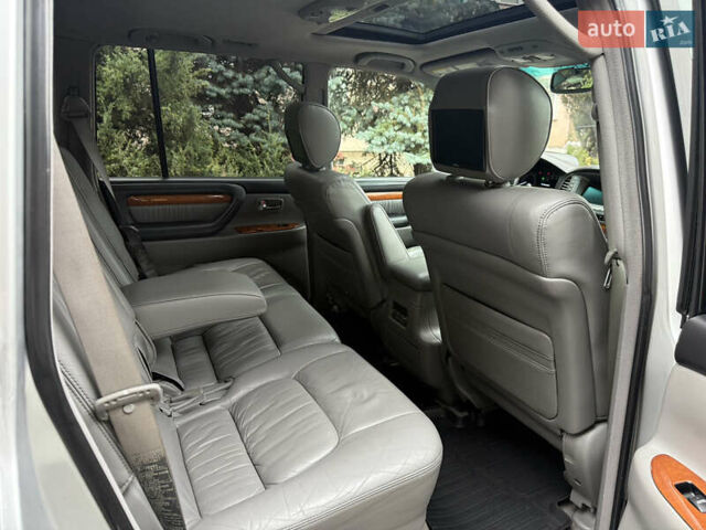 Серый Лексус ЛХ, объемом двигателя 4.7 л и пробегом 306 тыс. км за 14500 $, фото 6 на Automoto.ua