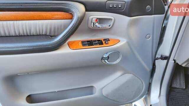 Серый Лексус ЛХ, объемом двигателя 4.67 л и пробегом 258 тыс. км за 19000 $, фото 22 на Automoto.ua