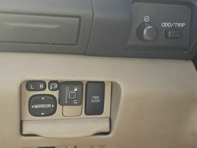 Лексус ЛХ 2006 у Києві на Automoto.ua Сірий Лексус ЛХ, об'ємом двигуна 3.3 л та пробігом 252 тис. км за 10200 $, фото 14 на Automoto.ua