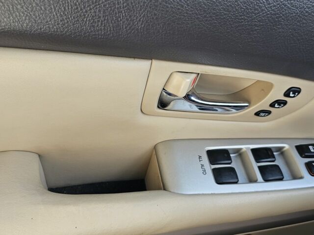 Лексус ЛХ 2006 у Києві на Automoto.ua Сірий Лексус ЛХ, об'ємом двигуна 3.3 л та пробігом 252 тис. км за 10200 $, фото 4 на Automoto.ua