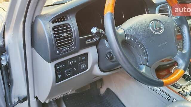 Серый Лексус ЛХ, объемом двигателя 4.67 л и пробегом 258 тыс. км за 19000 $, фото 26 на Automoto.ua