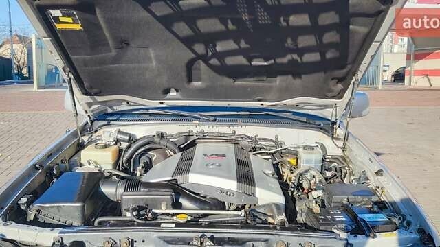 Серый Лексус ЛХ, объемом двигателя 4.67 л и пробегом 258 тыс. км за 19000 $, фото 14 на Automoto.ua