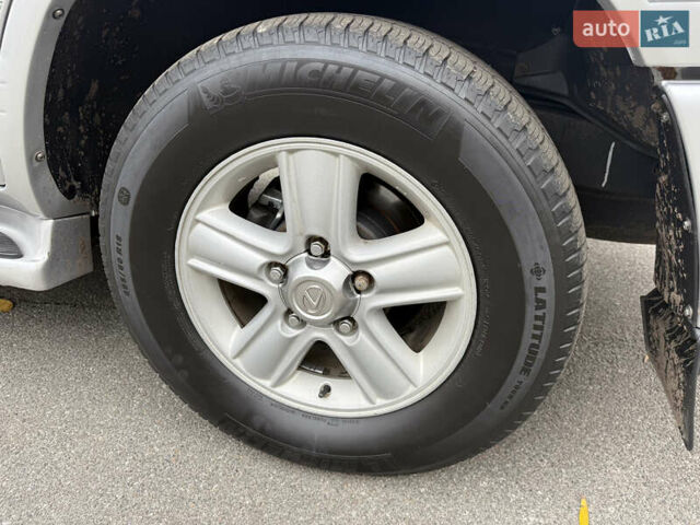 Серый Лексус ЛХ, объемом двигателя 4.7 л и пробегом 306 тыс. км за 14500 $, фото 18 на Automoto.ua