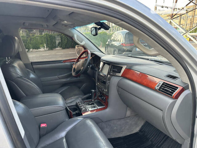 Серый Лексус ЛХ, объемом двигателя 5.66 л и пробегом 243 тыс. км за 25800 $, фото 23 на Automoto.ua