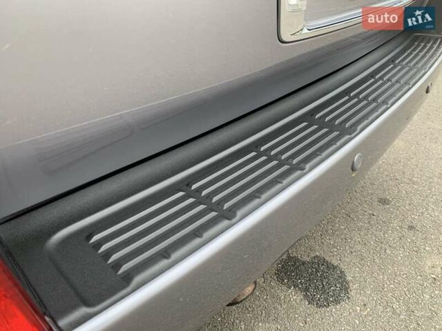 Серый Лексус ЛХ, объемом двигателя 5.66 л и пробегом 175 тыс. км за 32800 $, фото 63 на Automoto.ua